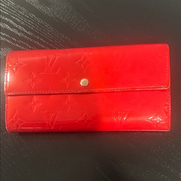 Louis Vuitton vernis Vibrant Red Wallet - Picture 1 of 7